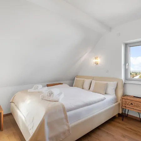 70 Qm Design-wohnung - 1,5 Baeder, Klimaanlage Und Ausblick * Aschaffenburg